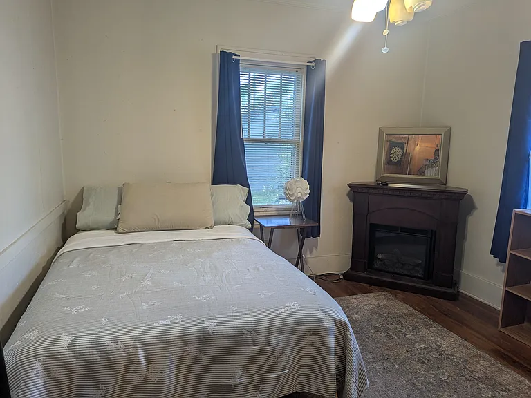 1141 Campeau St — Photo 13