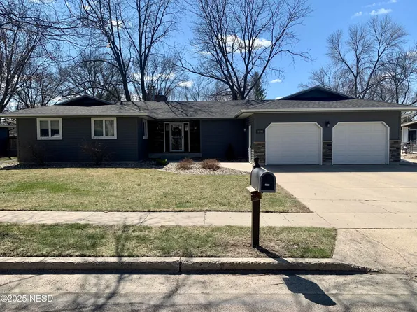 1106 9th Ave NE, Watertown, SD 57201
