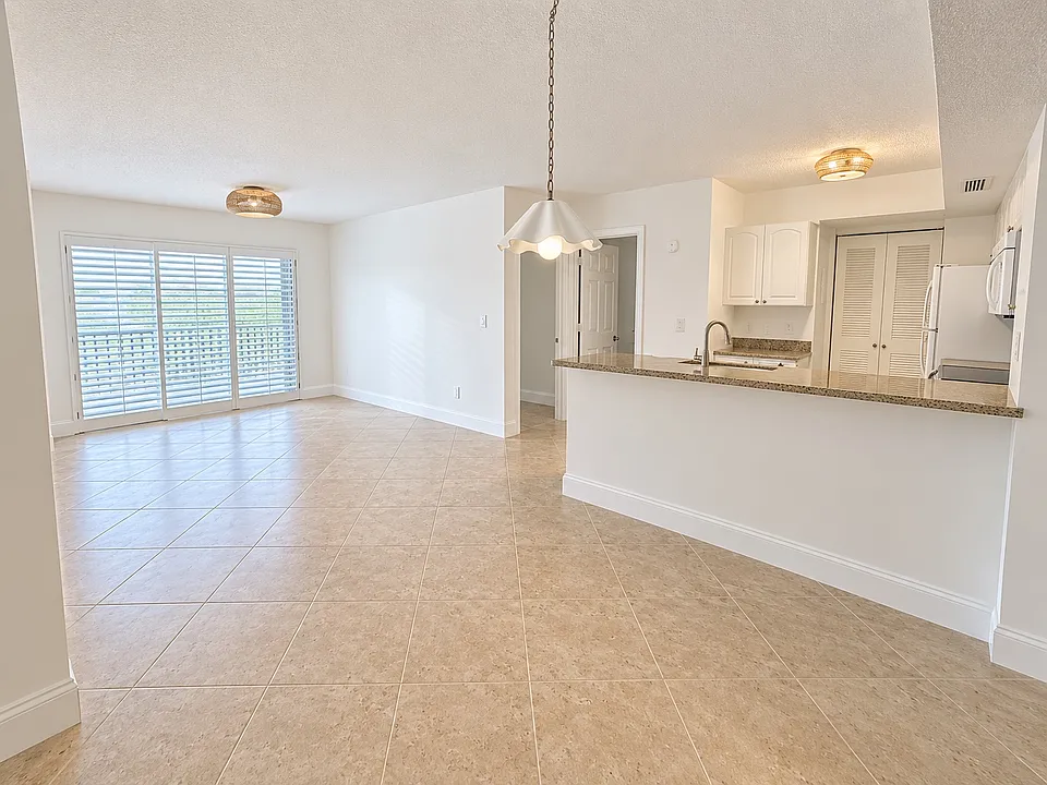 236 Village Blvd #1207