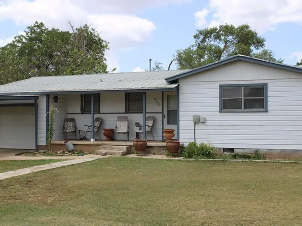 402 Lynn St, Wingate, TX 79566