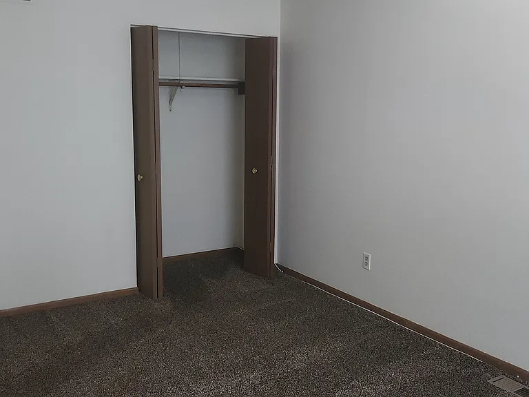 1269 Getzelman Dr — Photo 6