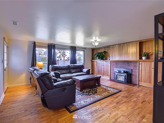 2nd image of 1588 SE 4th Ave