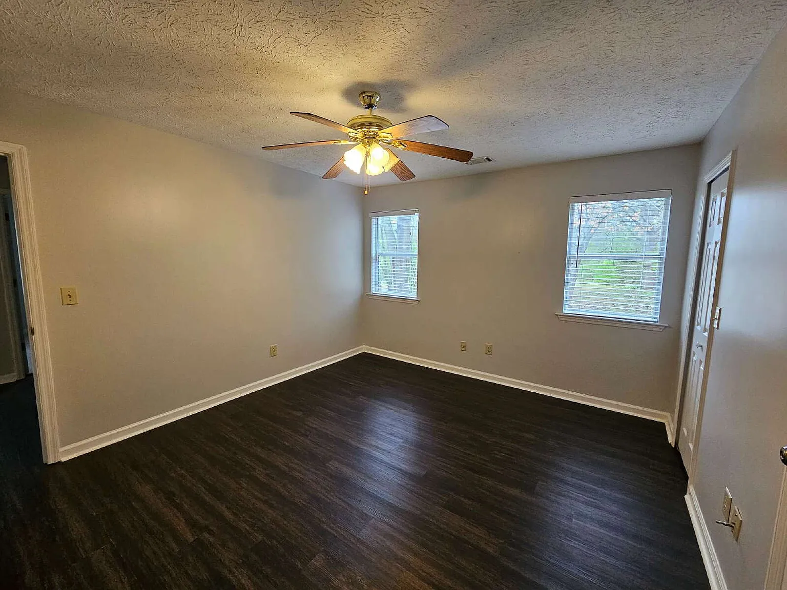 3 bed, 2.0 bath, 1116 sqft, $1,875 — Photo 3