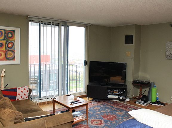 2nd image of 1250 N La Salle Dr APT 1507