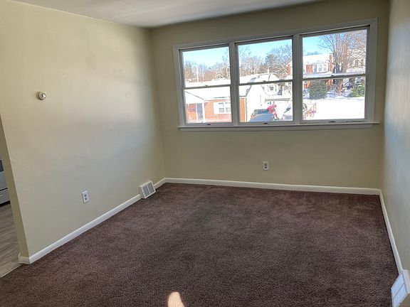 3rd image of 400 W Poplar St