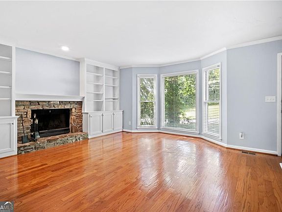 5th image of 661 N Parkwood Rd
