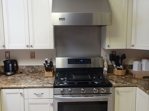 5th image of 27422 Laurel Glen Cir