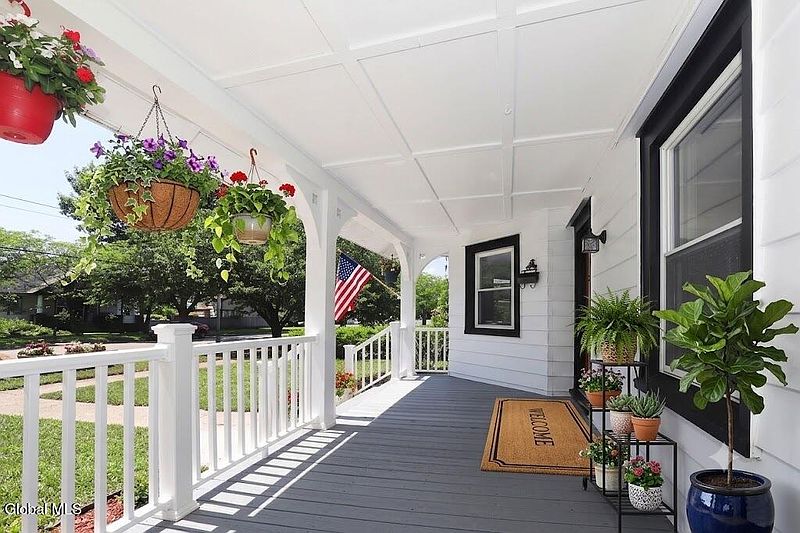 4th image of 2137 Campbell Avenue