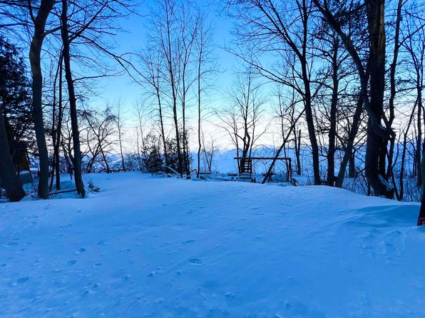 5341 Edgewater Beach Rd, Green Bay, WI 54311