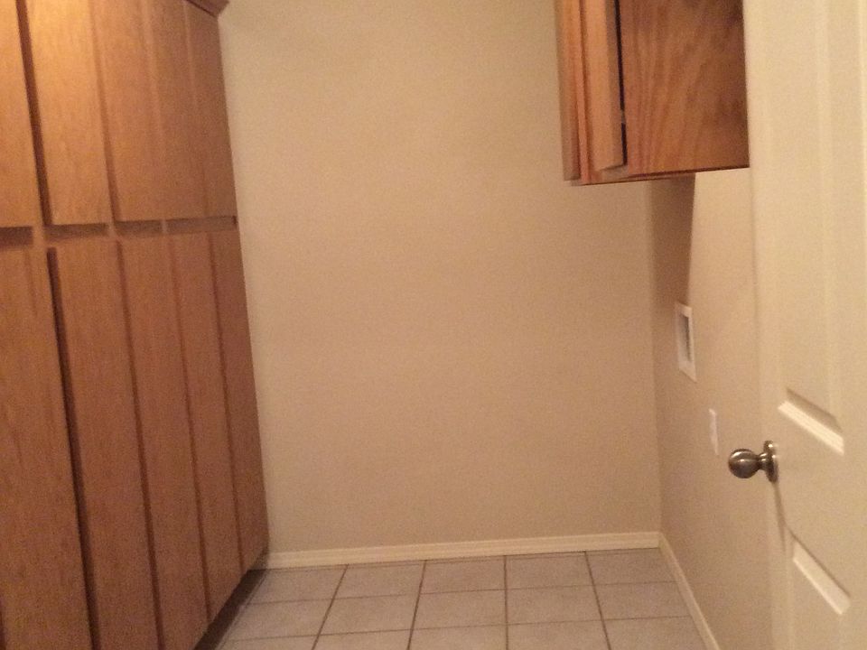 1st image of 2715 E Holmes Dr