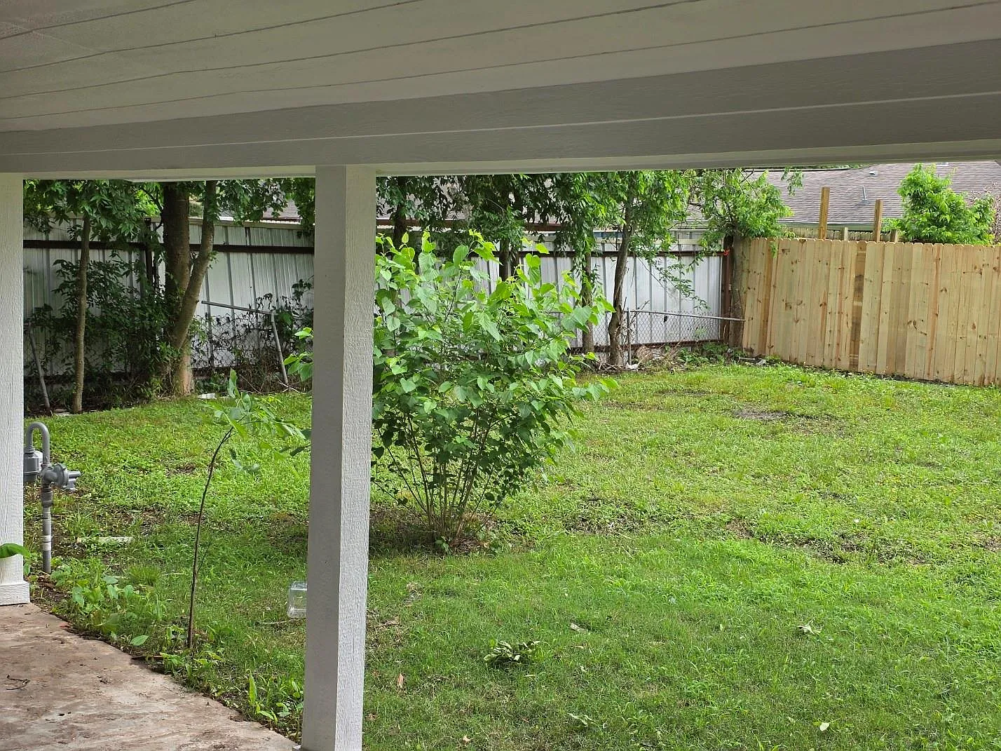 3 bed, 2.0 bath, 1185 sqft, $1,990 — Photo 3