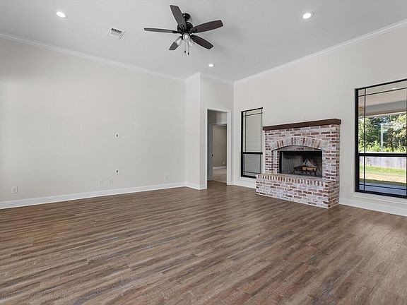 5th image of 321 Rustic Pines Dr