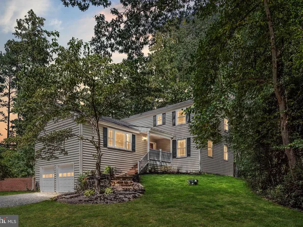 18327 White Pine Dr, Milford, VA 22514