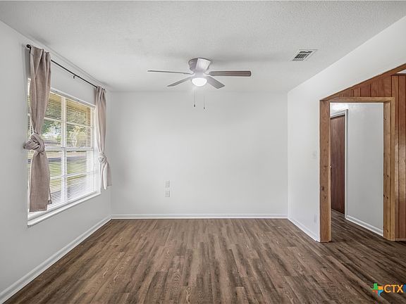 5th image of 302 Brooks Rd