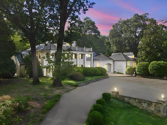 2nd image of 812 Beverly Dr