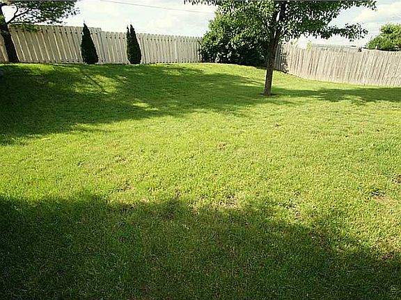 4th image of 3774 Riverwood Dr