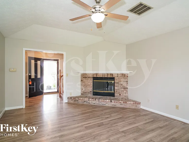 16 Wildwood Ct — Photo 2
