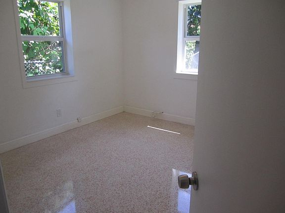 5th image of 1172 NE 111th St #2