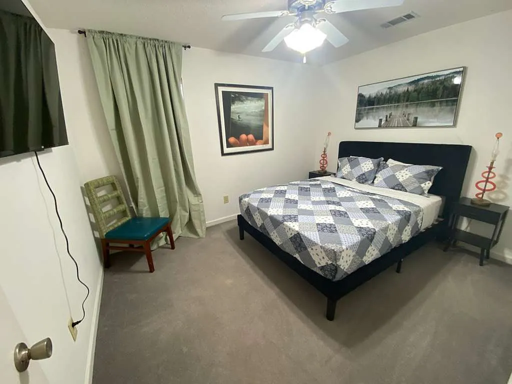 4 bed, 2042 sqft, $5,999 — Photo 4
