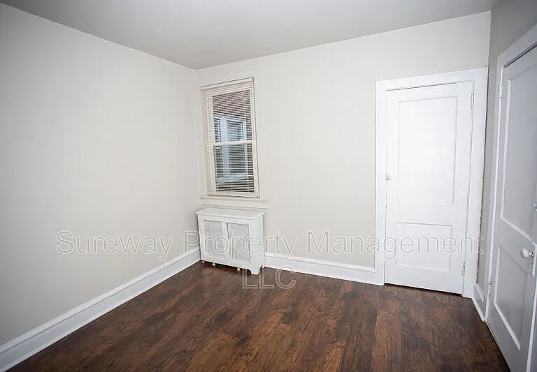 1034B Collings Ave — Photo 7