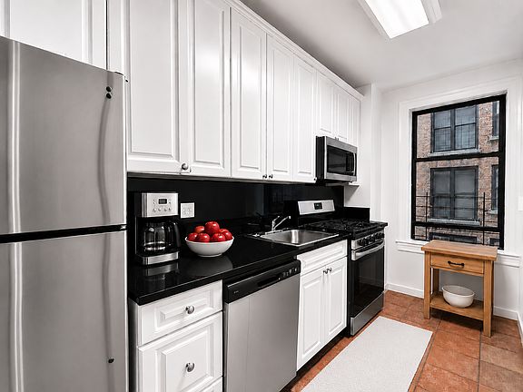 3rd image of 425 Riverside Dr #5EE