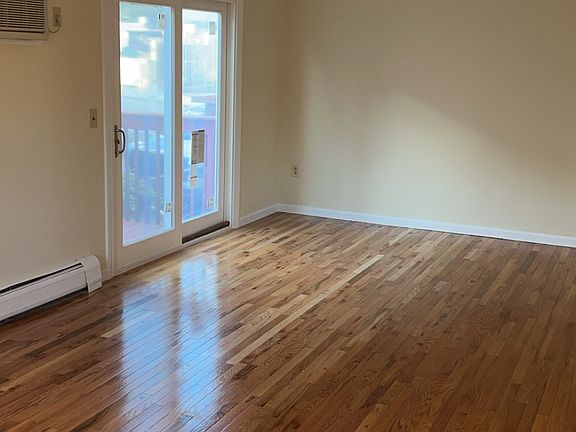 2nd image of 126 Richmond Hill Ave #1L