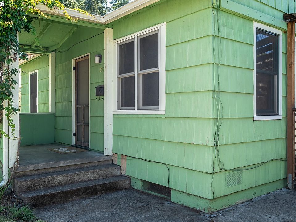 1st image of 2570 Emerald St