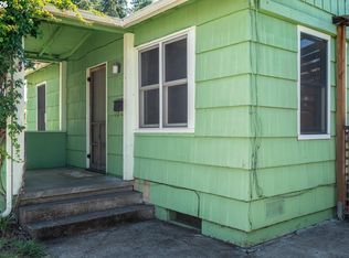2570 Emerald St, Eugene, OR 97403