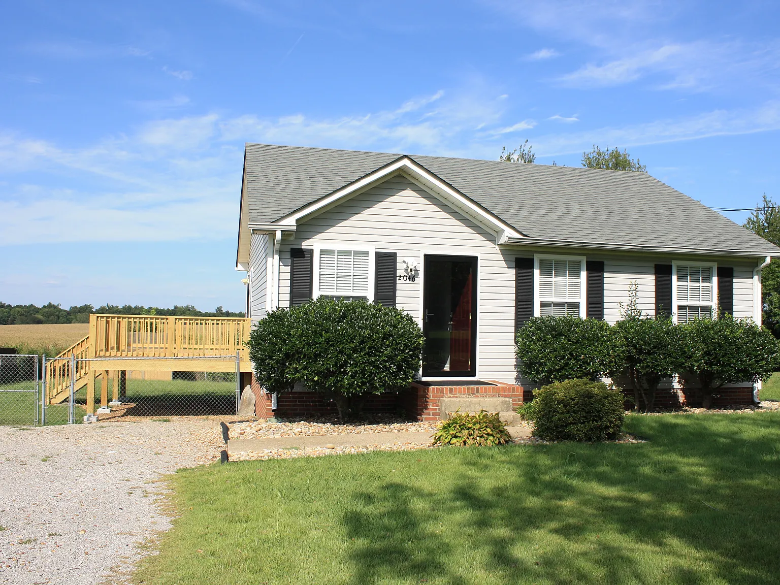 3 bed, 1.5 bath, 1000 sqft, $1,200 — Photo 2