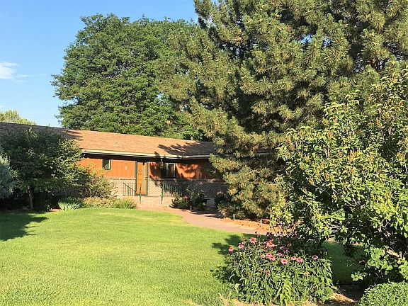 2nd image of 716 Hillcrest Dr