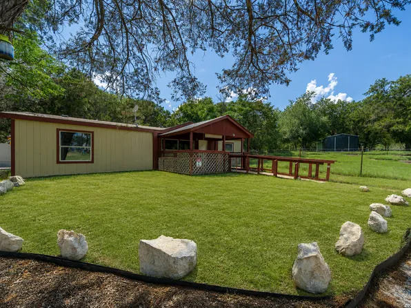 756 Northeast Dr, Bandera, TX 78003