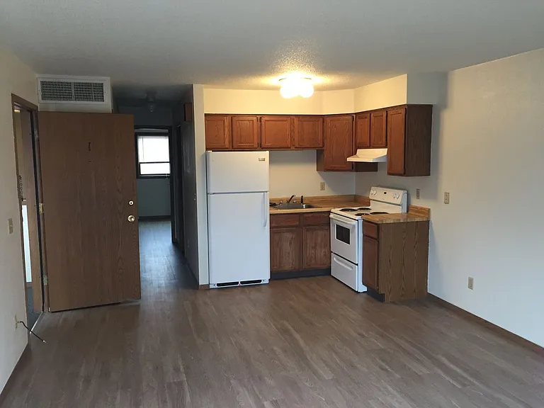 2609 Westwinds Dr #5 — Photo 2