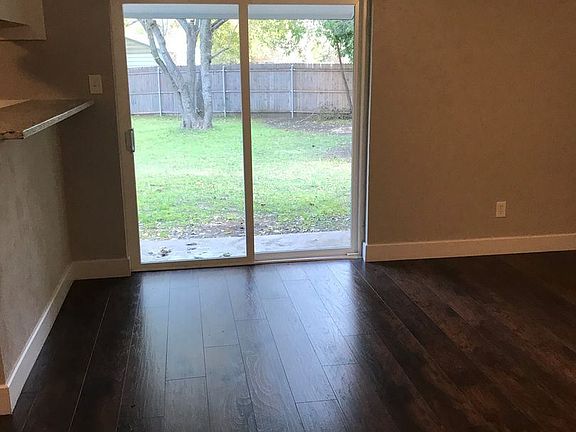 3rd image of 421 McEntire Ct