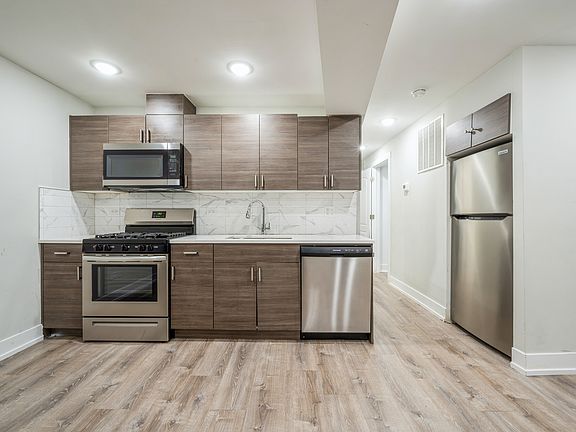 3rd image of 2237 S Sacramento Ave #G