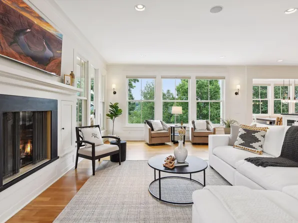 3 Windy Ridge Pl, Mendota, MN 55150