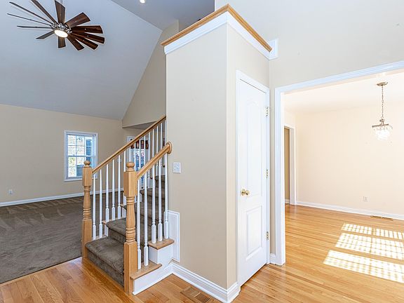 5th image of 227 River Run Dr