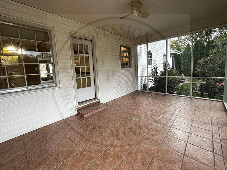Screened in porch