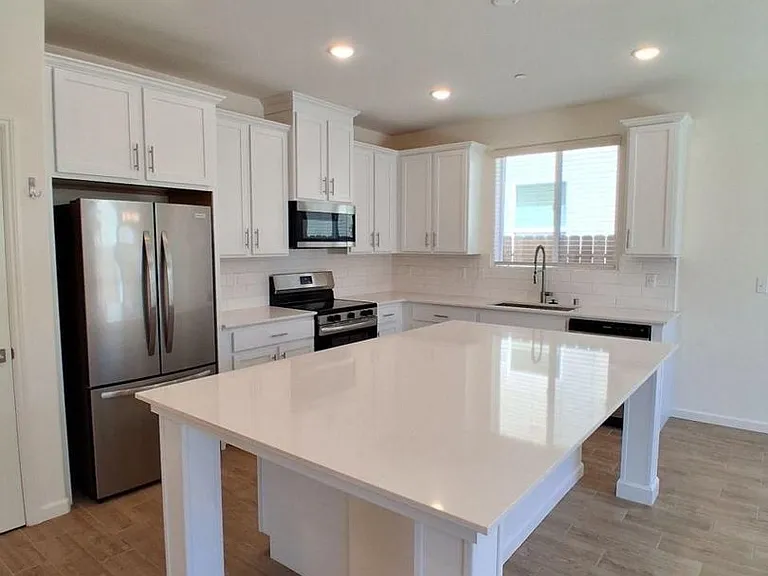 6609 E Carmen Ave — Photo 2