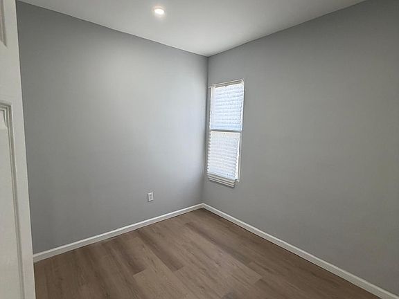 3rd image of 379 Lyons Ave #1B