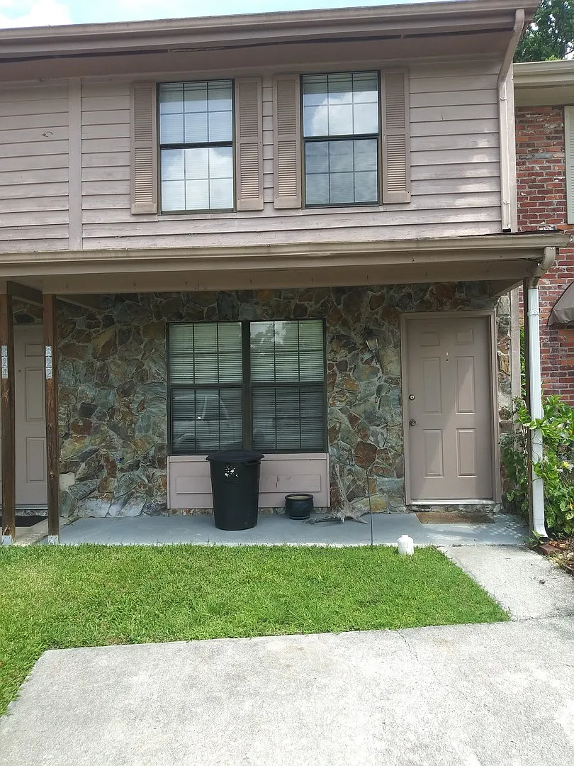 2 Bed/ 2.5 Bath Townhome in Candlelight $1450 — Photo 1