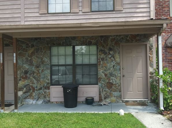 822 Village Dr