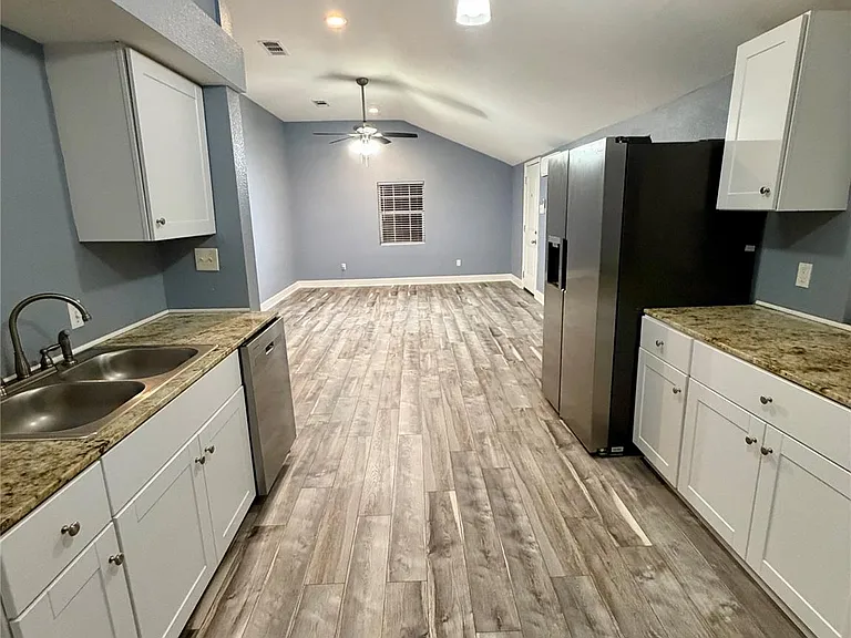 2322 Central St #4 — Photo 5