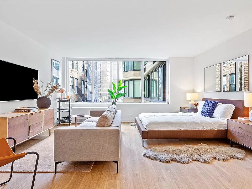 1st image of 70 W 37th St #2319