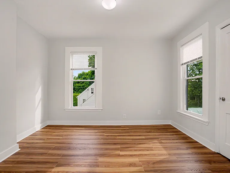 156 Hawthorne Ave — Photo 16