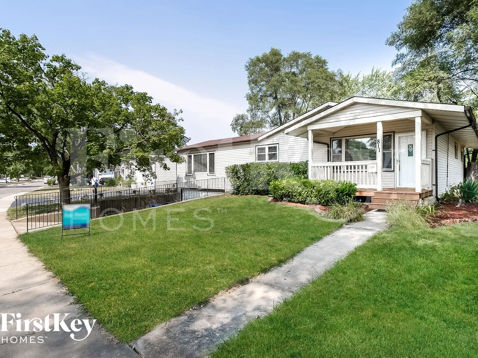3 bed, 2.0 bath, 1576 sqft, $2,745 — Photo 2