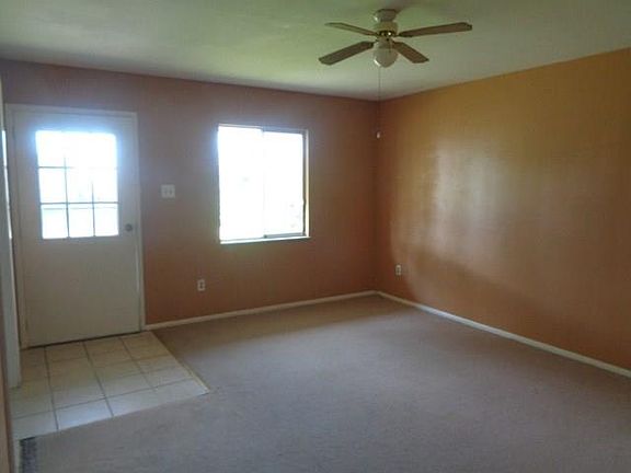 3rd image of 121 Maderia Dr