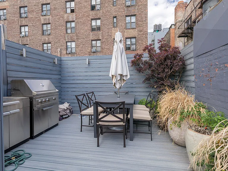 213 W 22nd St #UL — Photo 17