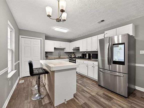 4th image of 234 Hudson Cir
