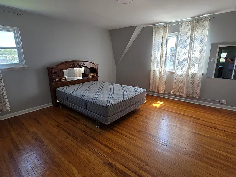 big bedroom with 3 big closets