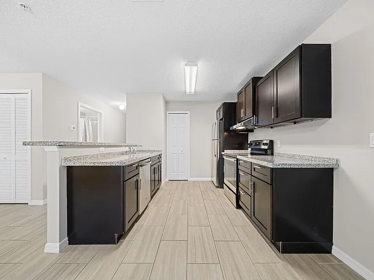 Mercury Cove Apartments — Photo 14